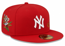 Load image into Gallery viewer, NEW ERA × FELT New York Yankees -  BUTTERFLY GARDEN RED